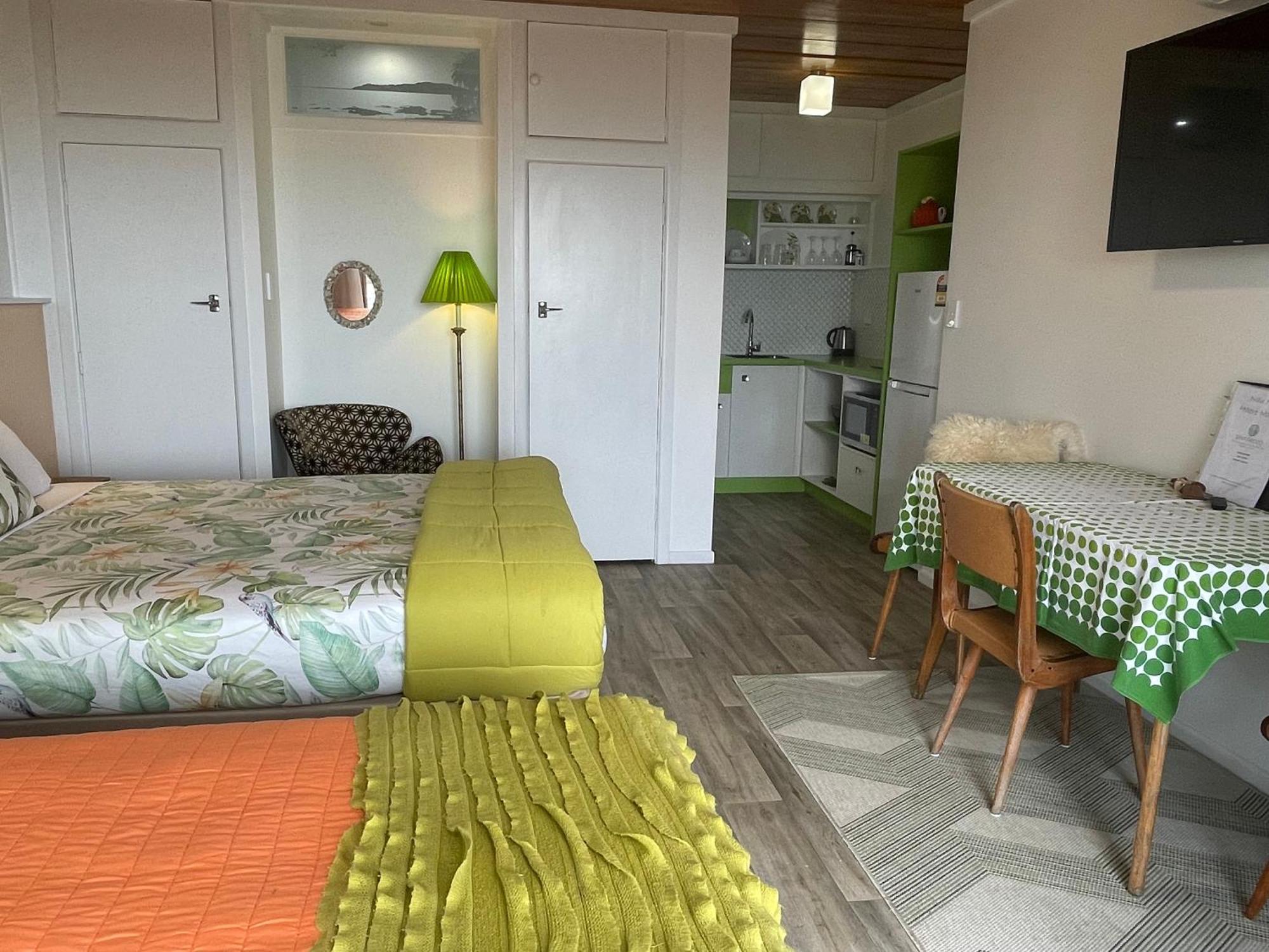Driftwood Lodge Beachfront, Cable Bay, Northland クーパース・ビーチ エクステリア 写真