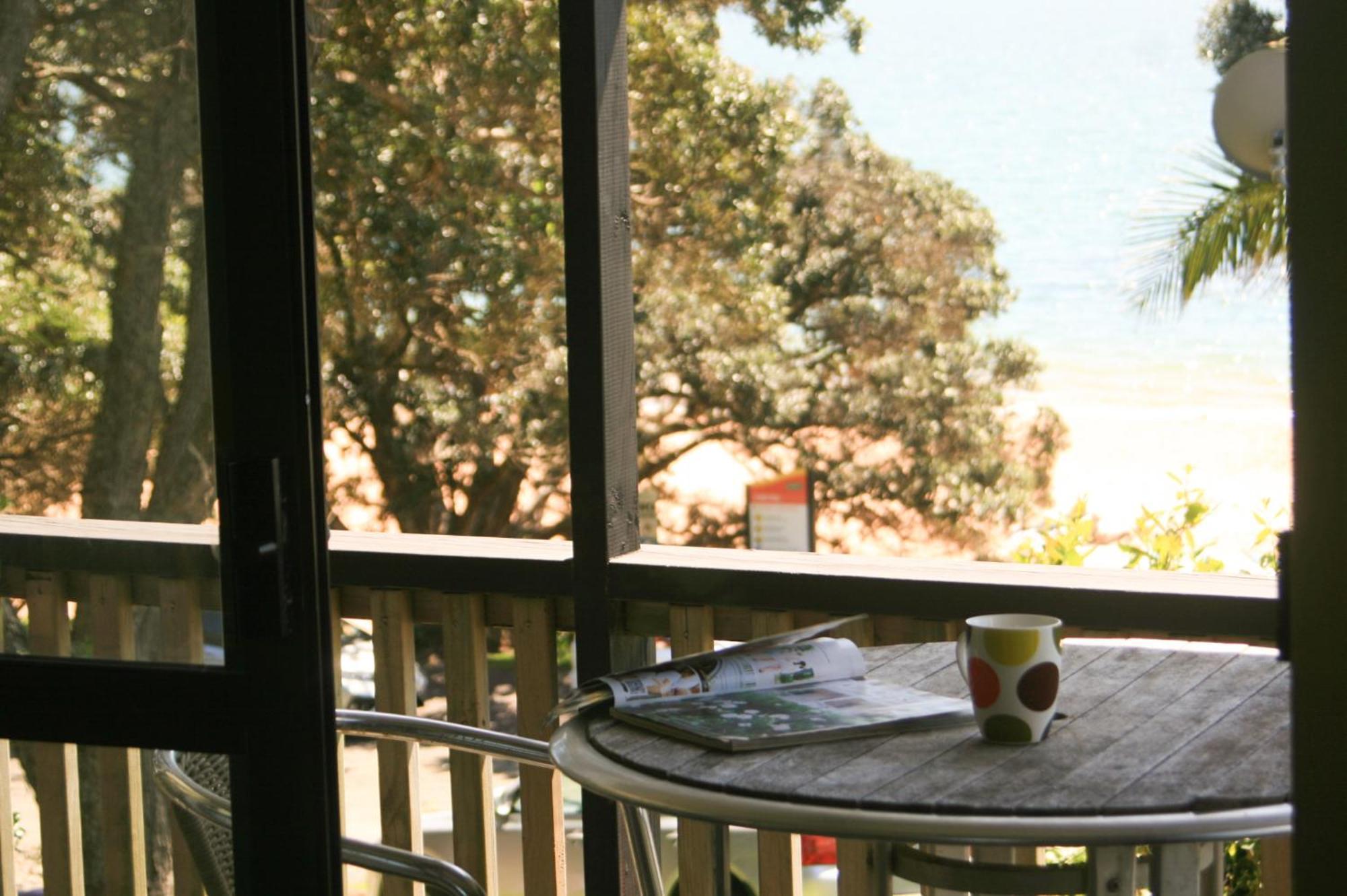 Driftwood Lodge Beachfront, Cable Bay, Northland クーパース・ビーチ エクステリア 写真