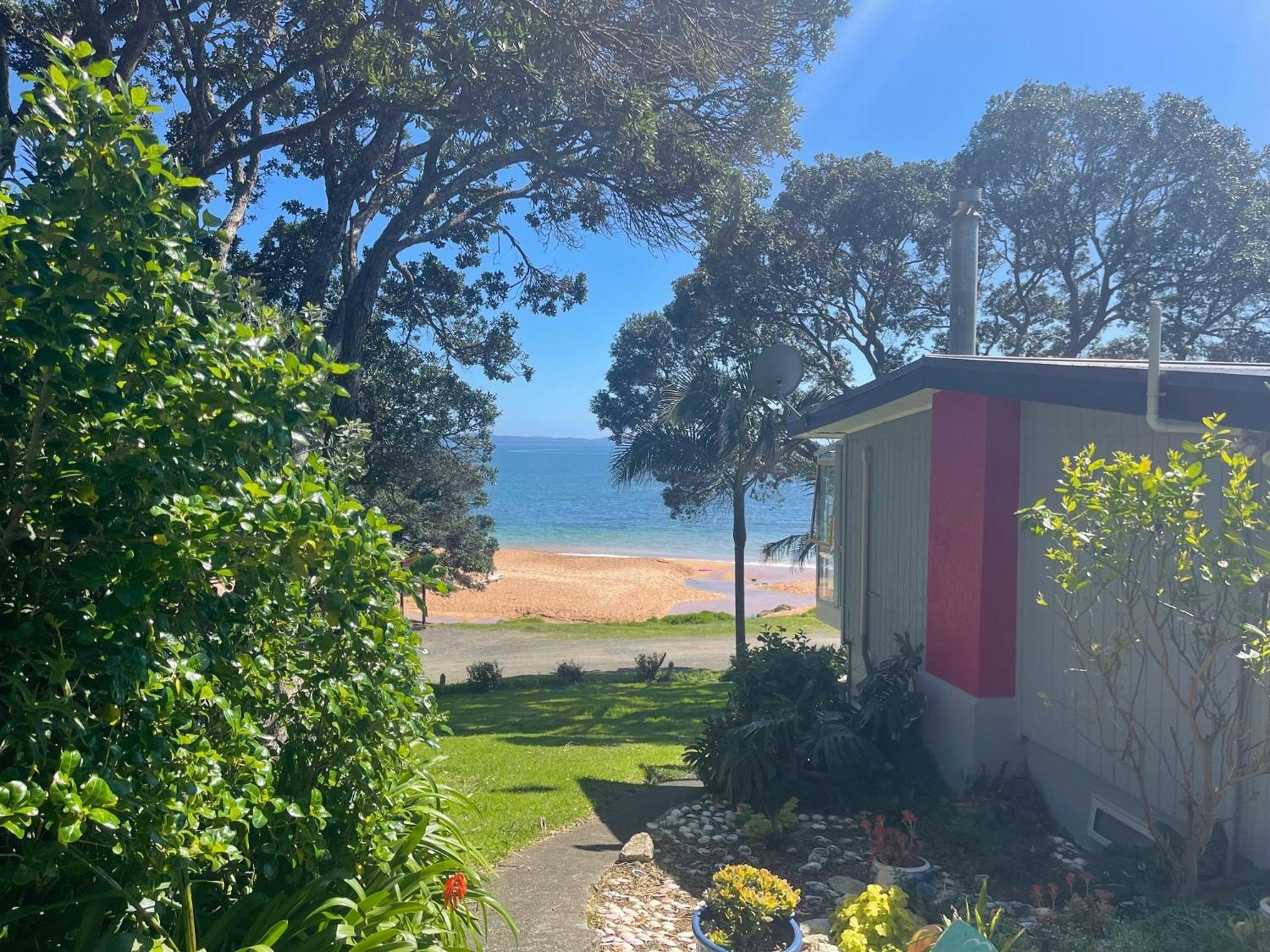 Driftwood Lodge Beachfront, Cable Bay, Northland クーパース・ビーチ エクステリア 写真