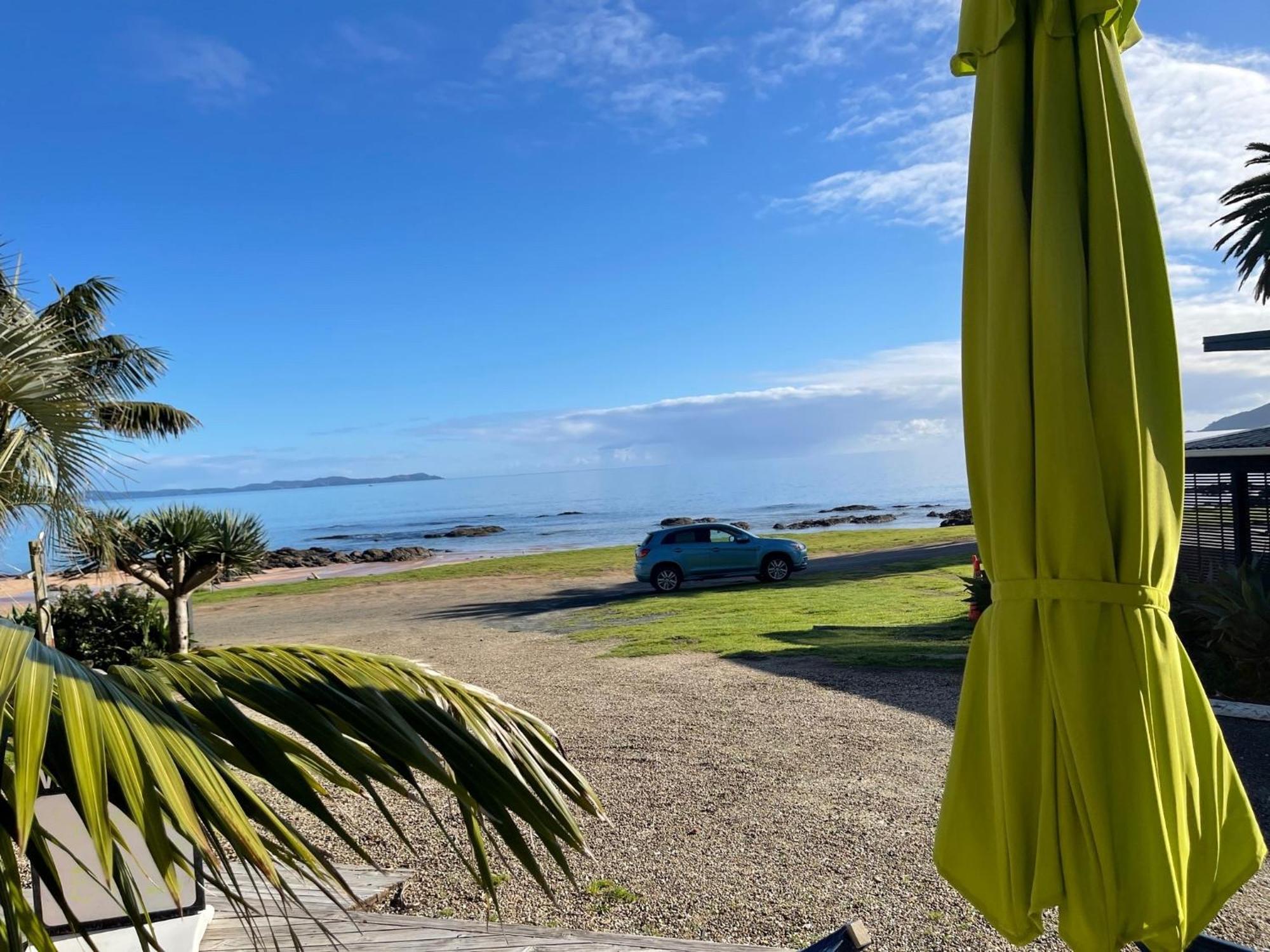 Driftwood Lodge Beachfront, Cable Bay, Northland クーパース・ビーチ エクステリア 写真