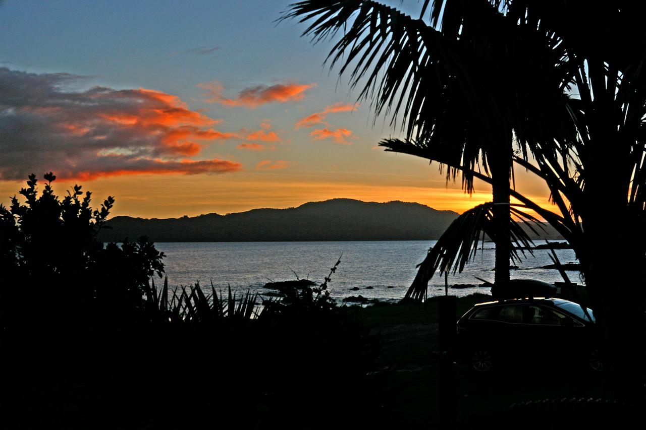 Driftwood Lodge Beachfront, Cable Bay, Northland クーパース・ビーチ エクステリア 写真